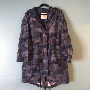 Women’s Long Blue & Gray Camo Windbreaker Large